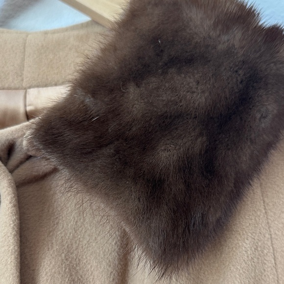 Vintage Kashmiracle Tan Coat with Faux Fur Collar - Picture 4 of 13
